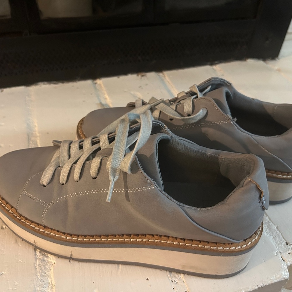 Woman’s Gray Casual Sneakers